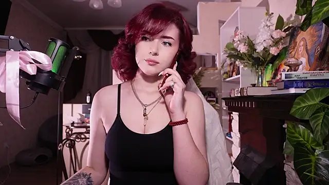 Snapshot of Chriss_Fox chatting on 10.22.25 Chriss Fox online show from 10.22.25