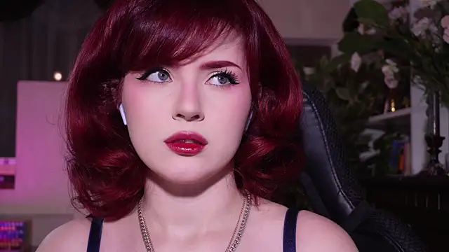 Snapshot of Chriss_Fox chatting on 11.26.25 Chriss Fox online show from 11.26.25