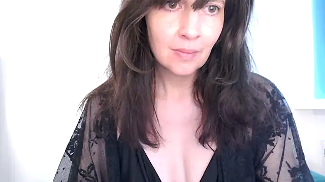 Ella Next Door online show from 04.14.26