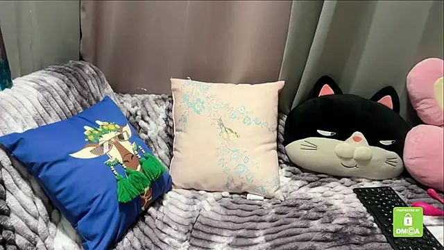 Snapshot of Unique-Beauty chatting on 11.08.25 Unique-Beauty online show from 11.08.25