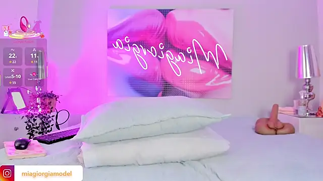 Miagiorgia  online show from 04.17.26