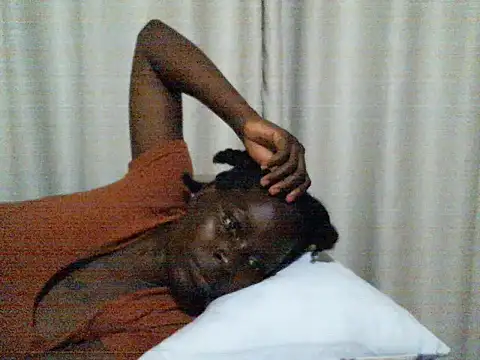 Snapshot of ara_bella chatting on 11.05.25 ara bella online show from 11.05.25