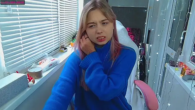 Olivka Grr online show from 12.14.24