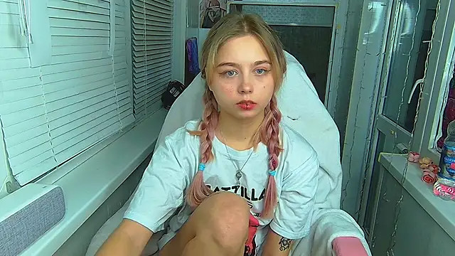 Olivka Grr online show from 01.06.25