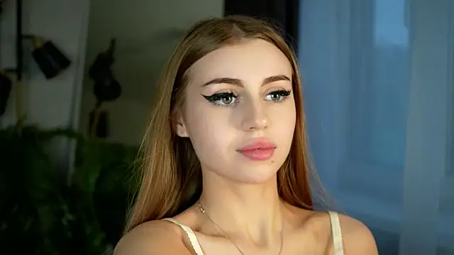 Snapshot of Sandy-the-Squirrel chatting on 12.05.24 Sandy-the-Squirrel online show from 12.05.24