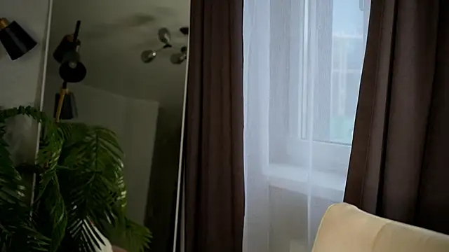 Snapshot of Sandy-the-Squirrel chatting on 12.11.24 Sandy-the-Squirrel online show from 12.11.24