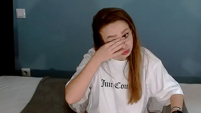 AnnaMaee online show from 01.12.25