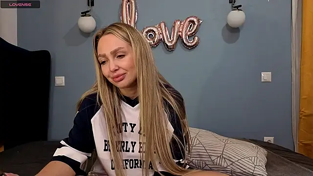 AnnaMaee online show from 03.01.25