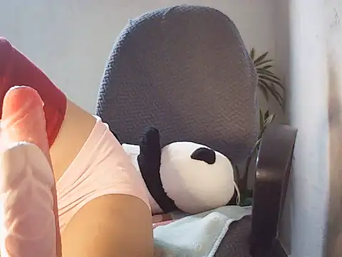 Snapshot of Haralushiaaax chatting on 04.23.26 Haralushiaaax online show from 04.23.26