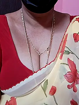 Snapshot of ananya956 chatting on 12.18.25 ananya956 online show from 12.18.25