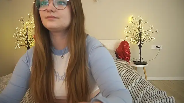 MagicPeachh  online show from 03.19.25