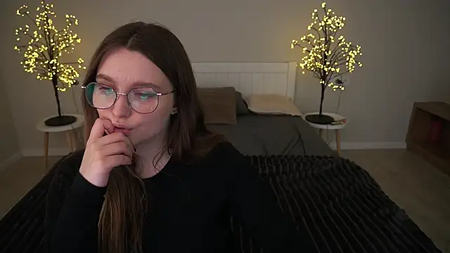 MagicPeachh  online show from 10.06.25