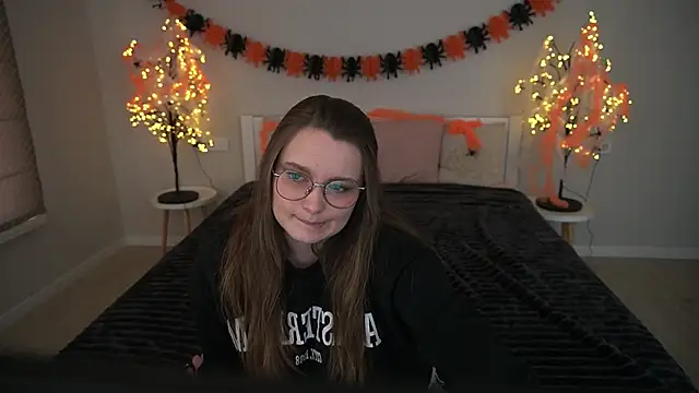 MagicPeachh  online show from 10.20.25