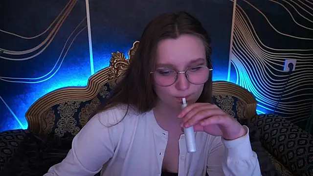 MagicPeachh  online show from 11.06.25