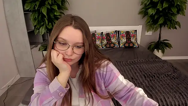 MagicPeachh  online show from 11.12.25