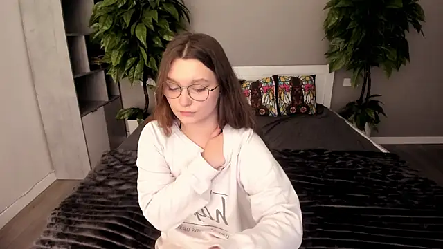 MagicPeachh  online show from 11.20.25