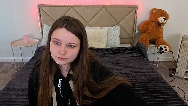 Snapshot of MagicPeachh_ chatting on 04.24.26 MagicPeachh online show from 04.24.26