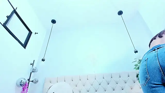 Victoria Coleman online show from 11.17.25