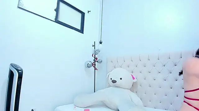 Victoria Coleman online show from 04.15.26