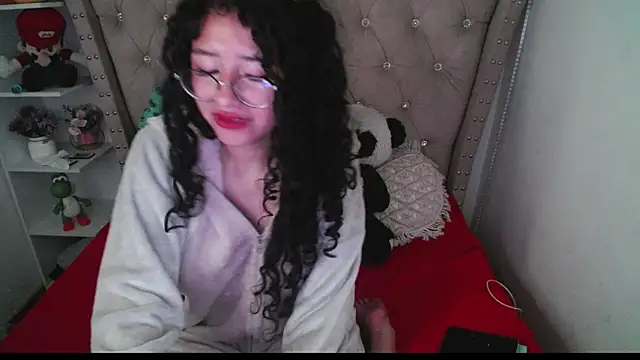 Snapshot of CherieCurl chatting on 12.03.25 CherieCurl online show from 12.03.25