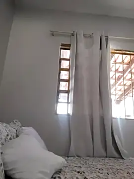 BrendaBittencourt online show from 02.24.25