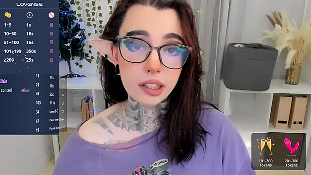 Snapshot of Dixi_Pixi_ chatting on 12.19.24 Dixi Pixi online show from 12.19.24