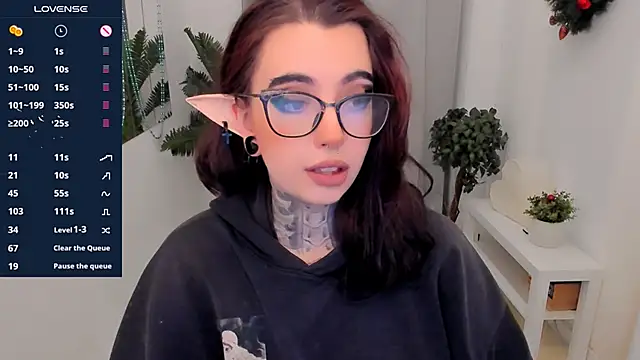 Snapshot of Dixi_Pixi_ chatting on 12.22.24 Dixi Pixi online show from 12.22.24