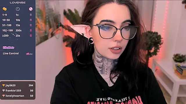 Snapshot of Dixi_Pixi_ chatting on 01.10.25 Dixi Pixi online show from 01.10.25