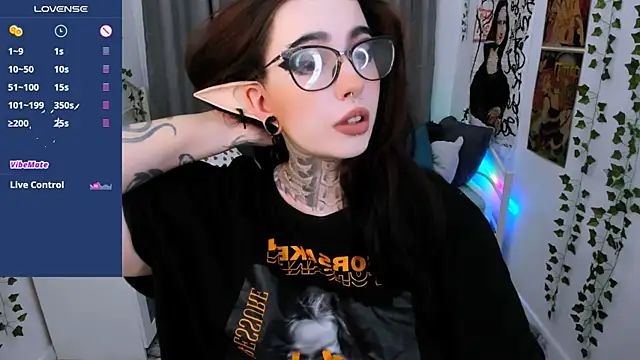 Snapshot of Dixi_Pixi_ chatting on 03.22.25 Dixi Pixi online show from 03.22.25