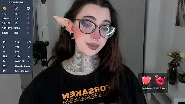 Snapshot of Dixi_Pixi_ chatting on 10.18.25 Dixi Pixi online show from 10.18.25