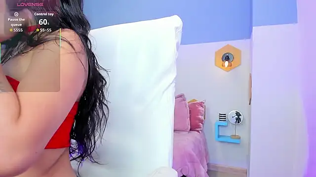 Chloe fischer  online show from 09.29.25