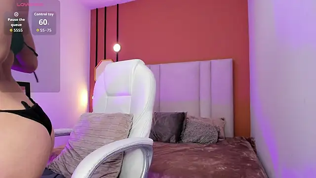 Chloe fischer  online show from 12.18.25