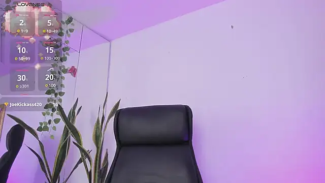 Snapshot of MissSussy chatting on 03.07.25 MissSussy online show from 03.07.25