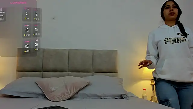 Snapshot of MissSussy chatting on 10.09.25 MissSussy online show from 10.09.25