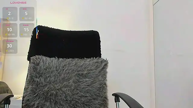 Snapshot of MissSussy chatting on 10.23.25 MissSussy online show from 10.23.25