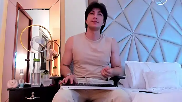 Snapshot of Karimferrer chatting on 01.28.25 Karimferrer online show from 01.28.25