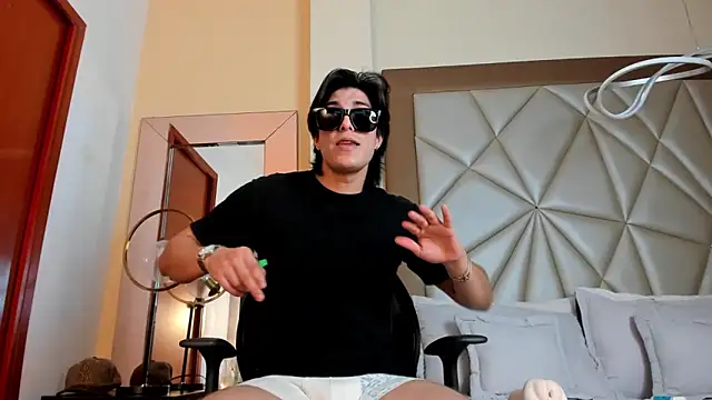 Snapshot of Karimferrer chatting on 10.01.25 Karimferrer online show from 10.01.25