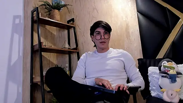 Karimferrer online show from 02.25.26