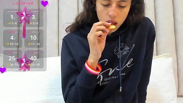 FreyaMoller online show from 02.08.25