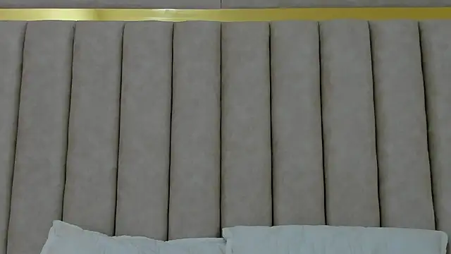 FreyaMoller online show from 10.17.25