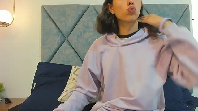 FreyaMoller online show from 10.18.25