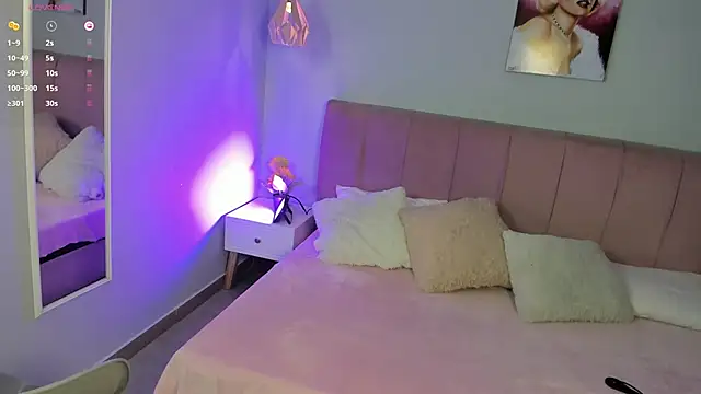 sophie alice  online show from 09.18.25