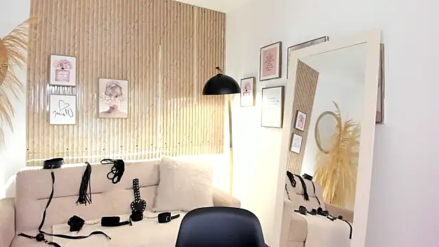 Snapshot of RACHEL_EV chatting on 09.13.25 RACHEL EV online show from 09.13.25