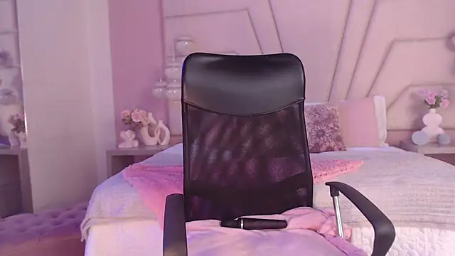 Riley  x online show from 03.17.25