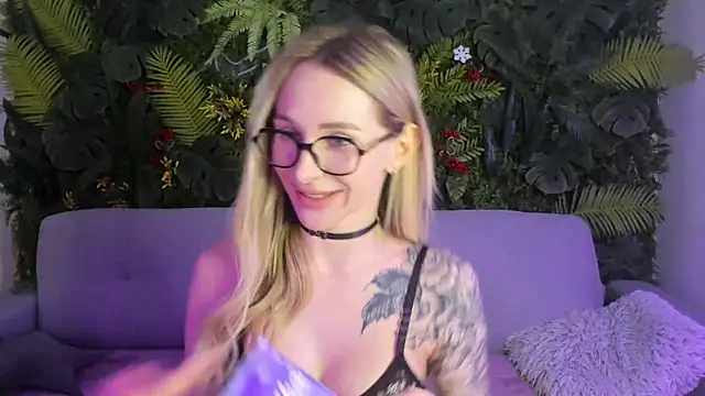 Snapshot of Horny_Blond chatting on 02.14.26 Horny Blond online show from 02.14.26