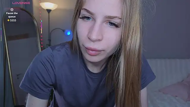 Snapshot of Elis_Fox chatting on 04.25.26 Elis Fox online show from 04.25.26