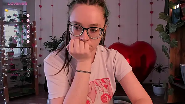 alisahug online show from 02.14.25