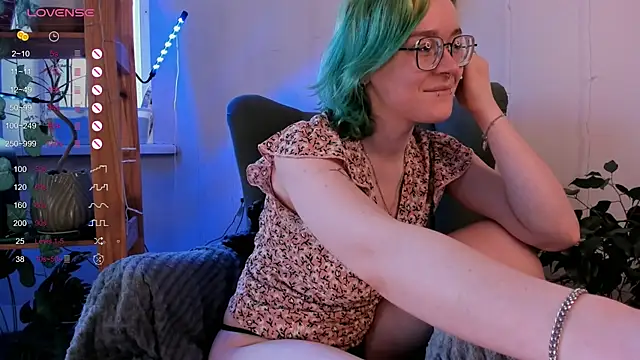 alisahug online show from 03.15.25