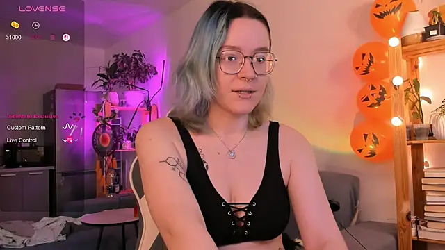 alisahug online show from 10.22.25