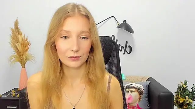 Snapshot of LolaWilsons chatting on 01.09.25 LolaWilsons online show from 01.09.25